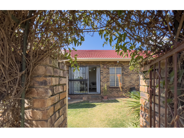  1 Kempark Heliose Street, Birchleigh North, Kempton Park 